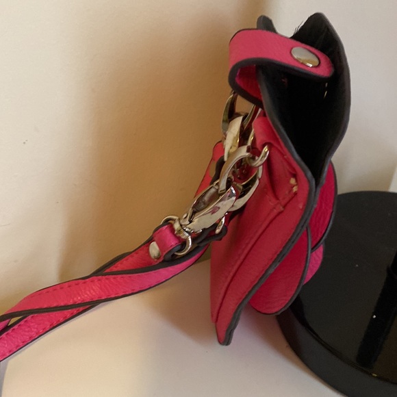 Small cell phone purse. Comes with body strap and pocket for cards - Picture 3 of 3